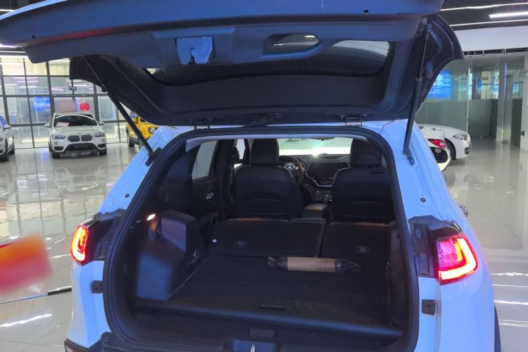 Used  Cherokee 2019 2.0T Two-Wheel Drive Smart Enjoyment Version China V
