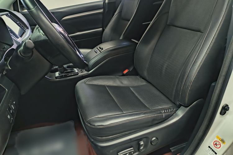 Used Toyota Highlander 2018 2.0T Four-Wheel Drive Prestige Version 7 Seats China V Emission Standard
