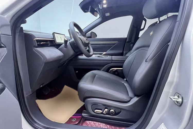 Used  eπ008 2024 210Max Range-Extended Version 6 Seats
