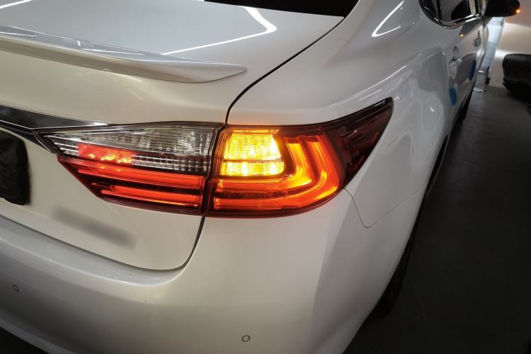 Used Lexus ES 2015 300h Comfort Edition
