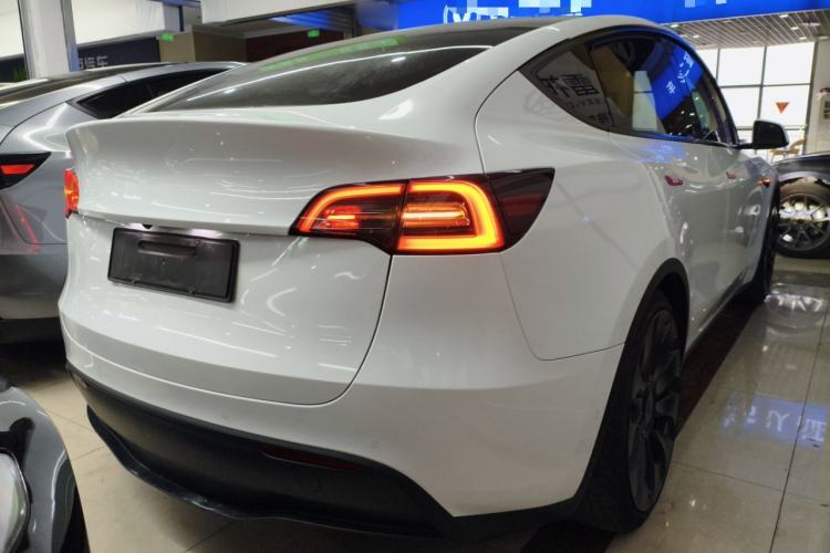 Used Tesla Model Y 2023 High-Performance All-Wheel-Drive Version
