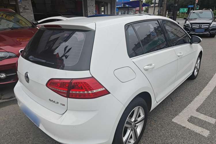 Used Volkswagen Golf 2016 230TSI Automatic Comfort Version
