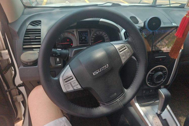 Used Isuzu mu-X 2015 2.5T Four-Wheel Drive Automatic Luxury 7-Seater
