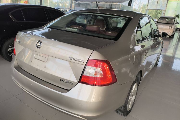 Used Skoda Rapid 2013 1.6L Automatic Smart Selection Model

