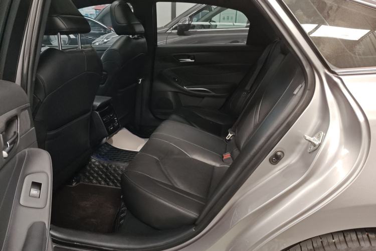 Used Toyota Avalon 2019 2.0L XLE Premium Edition China VI