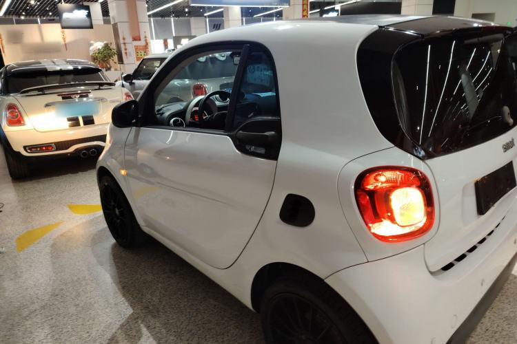 Used  fortwo 2015 1.0L 52 kW hardtop Dynamic version
