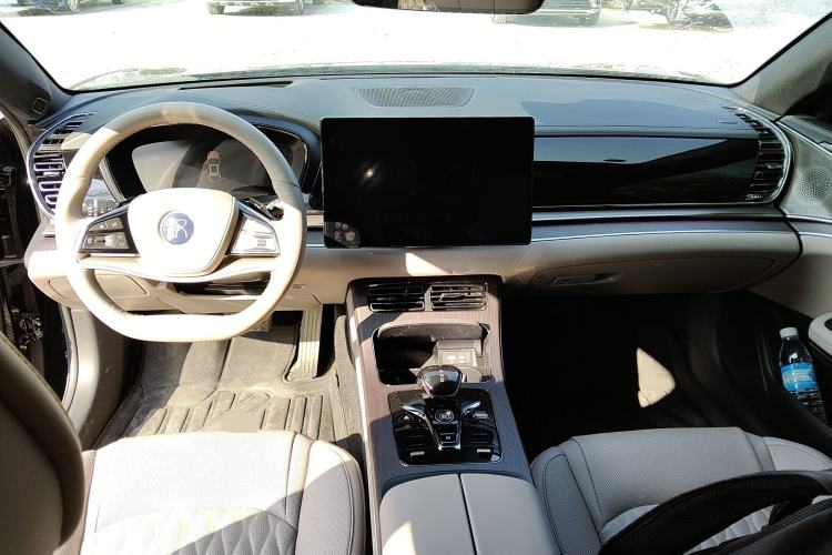 Used BYD Han 2025 EV with 701 km of Laser Radar-Enabled Intelligent Driving
