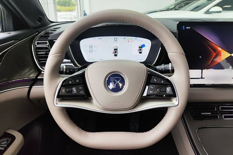 Used BYD Han 2025 EV with 701 km of Laser Radar-Enabled Intelligent Driving
