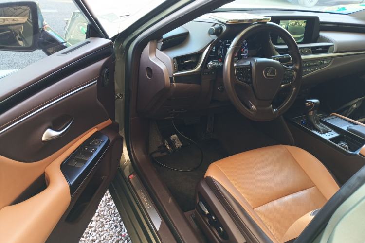 Used Lexus ES 2020 200 Excellence Edition
