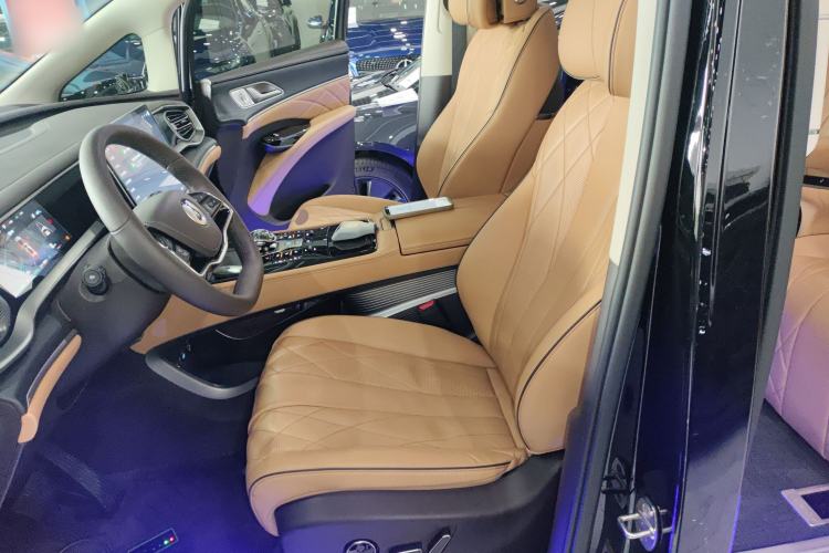 Used Denza D9 2024 DM-i 980 Four-Wheel Drive Prestige Model
