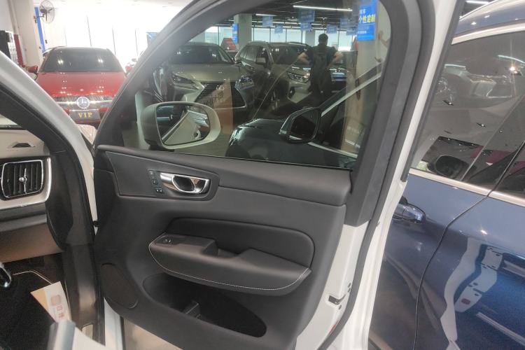 Used Volvo XC60 2019 T5 4x4 Smart & Dynamic Sport Edition China VI Standard
