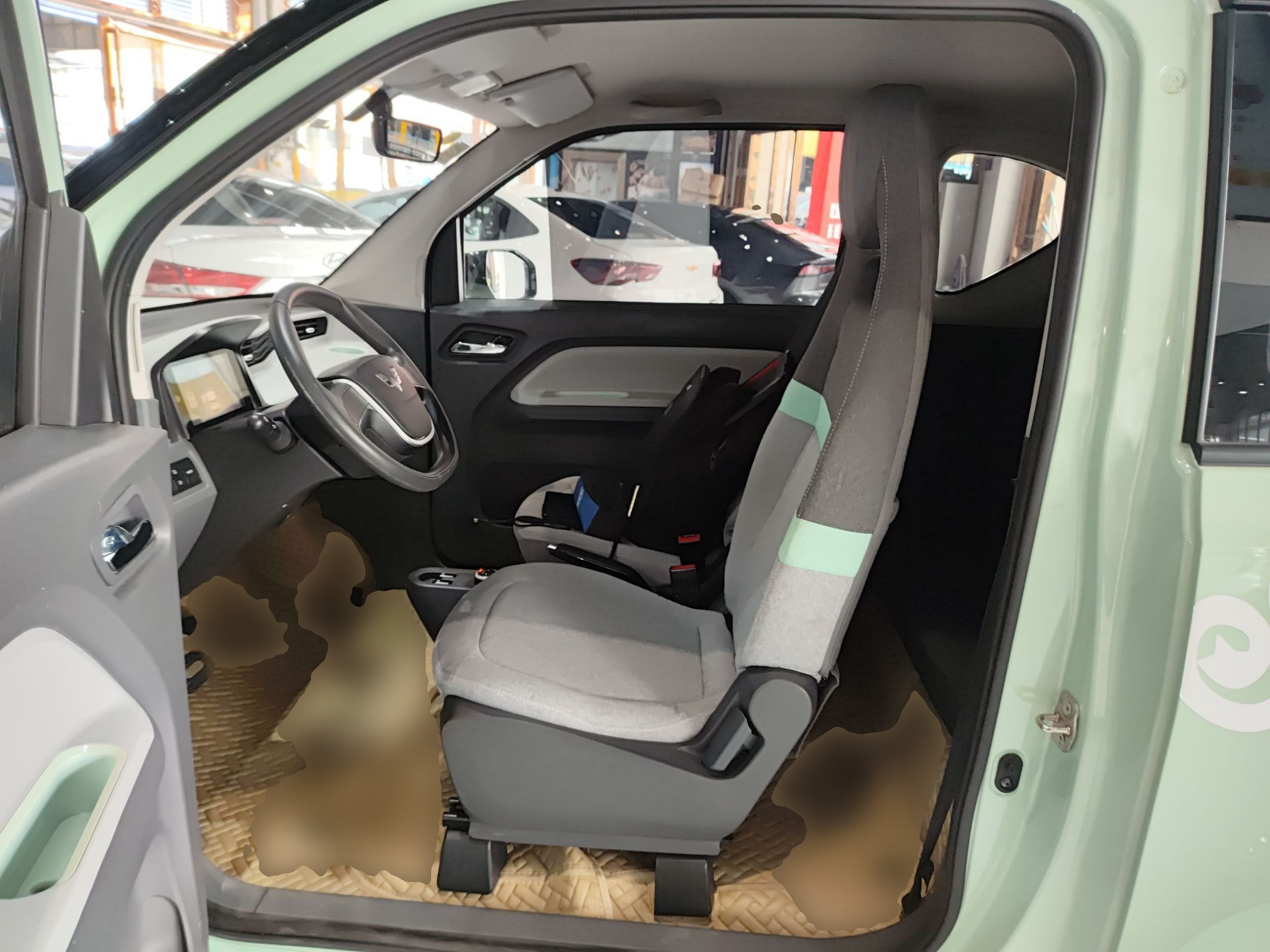 Переднее сиденье в автомобиле