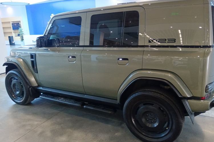 Used  V23 2025 401 Two-Wheel Drive Advanced Edition
