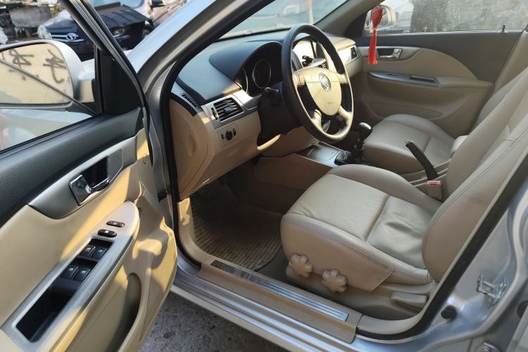 Used Buick Excelle 2013 1.5L Manual Classic Model
