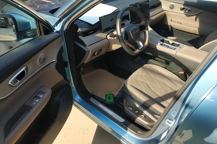 Used Chery Tiggo 8 PLUS C-DM 2025 1.5T 116 km Prestige Version 5 Seats