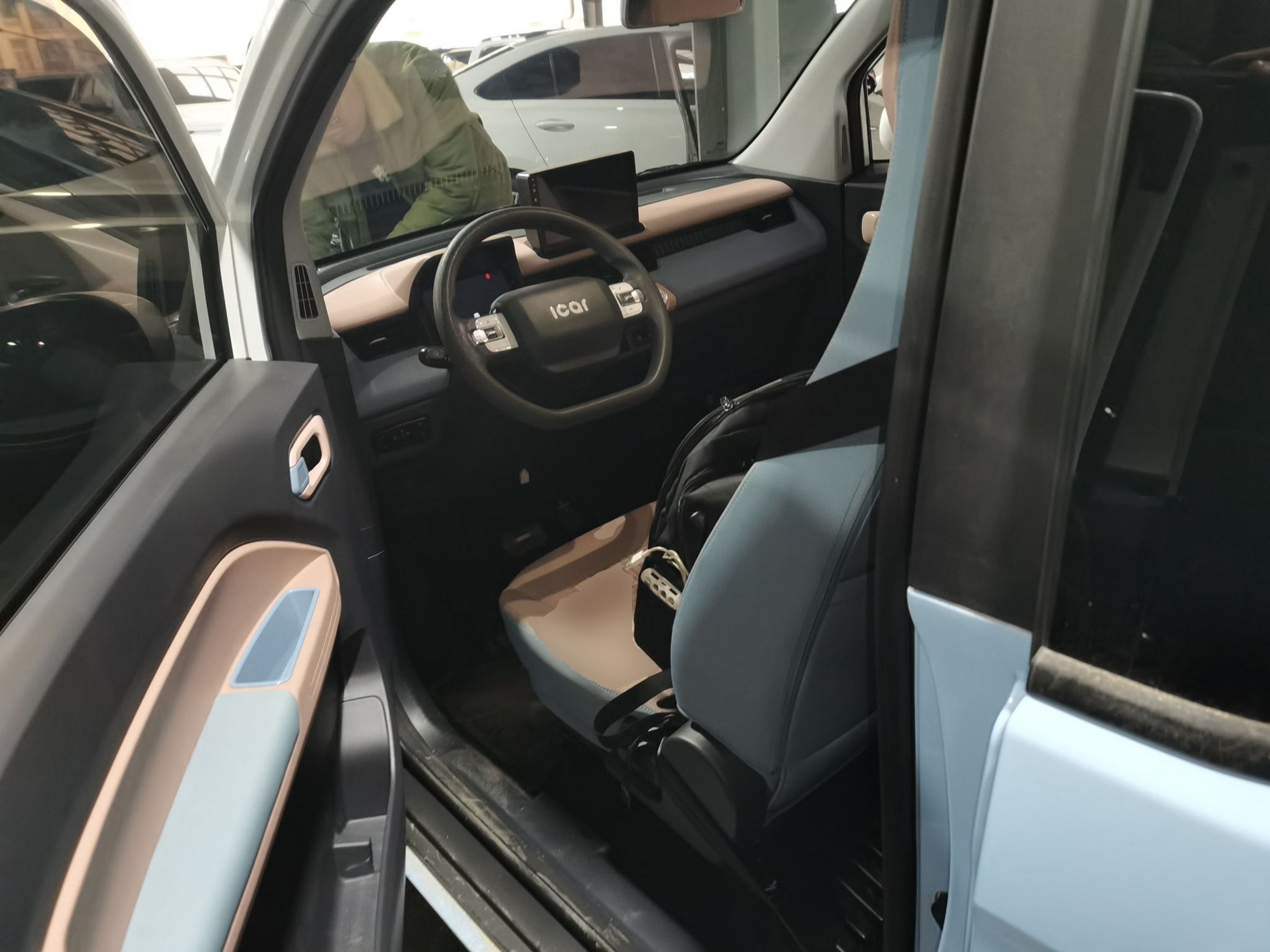 Переднее сиденье в автомобиле