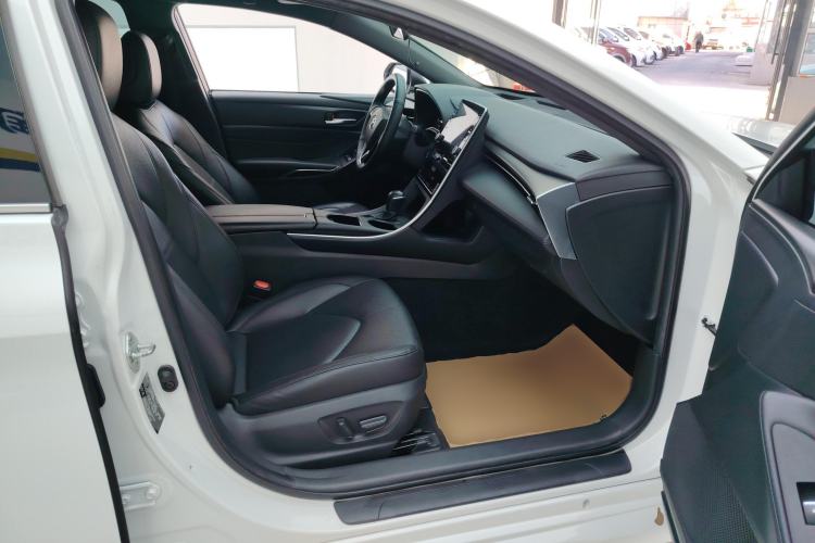 Used Toyota Avalon 2019 Dual-Engine 2.5L Luxury Edition China VI Standard