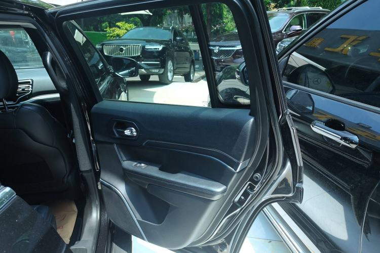 Used  Grand Commander 2018 2.0T Four-Wheel Drive Enjoyment Edition China VI
