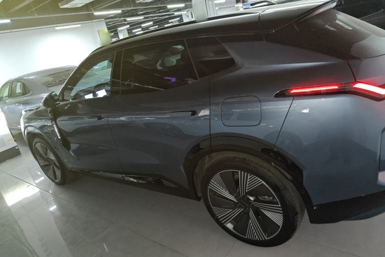 Used Lynk & Co 08 EM-P 2025 220 km All-Wheel-Drive Performance Halo