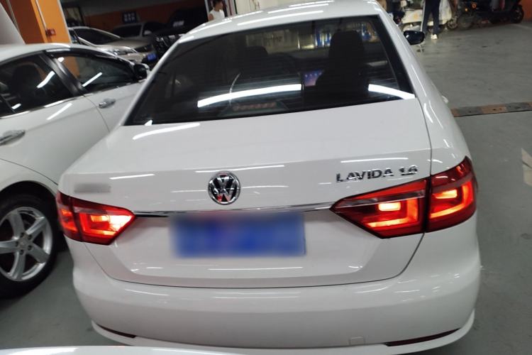 Used Volkswagen Lavida 2013 Revised Classic 1.6L Automatic Fashion Edition
