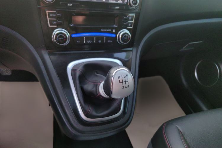 Used Haval H6 2015 Upgraded Model 1.5T Manual Two-Wheel Drive Elite Version
