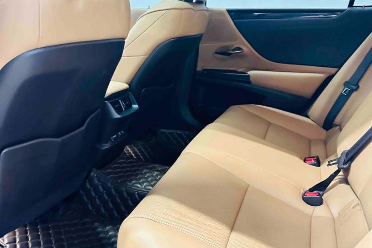 Used Lexus ES 2018 200 Excellence Edition China V Standard
