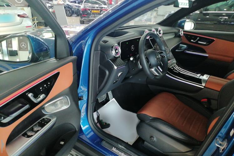 Used Mercedes-Benz GLC 2023 GLC 300 L 4MATIC Luxury Model 5 Seats
