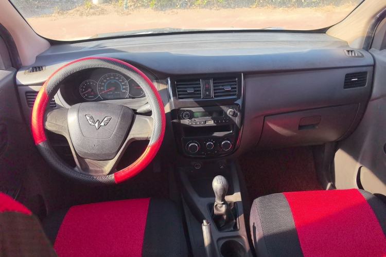 Used Wuling Rongguang V 2016 1.5L Standard Version