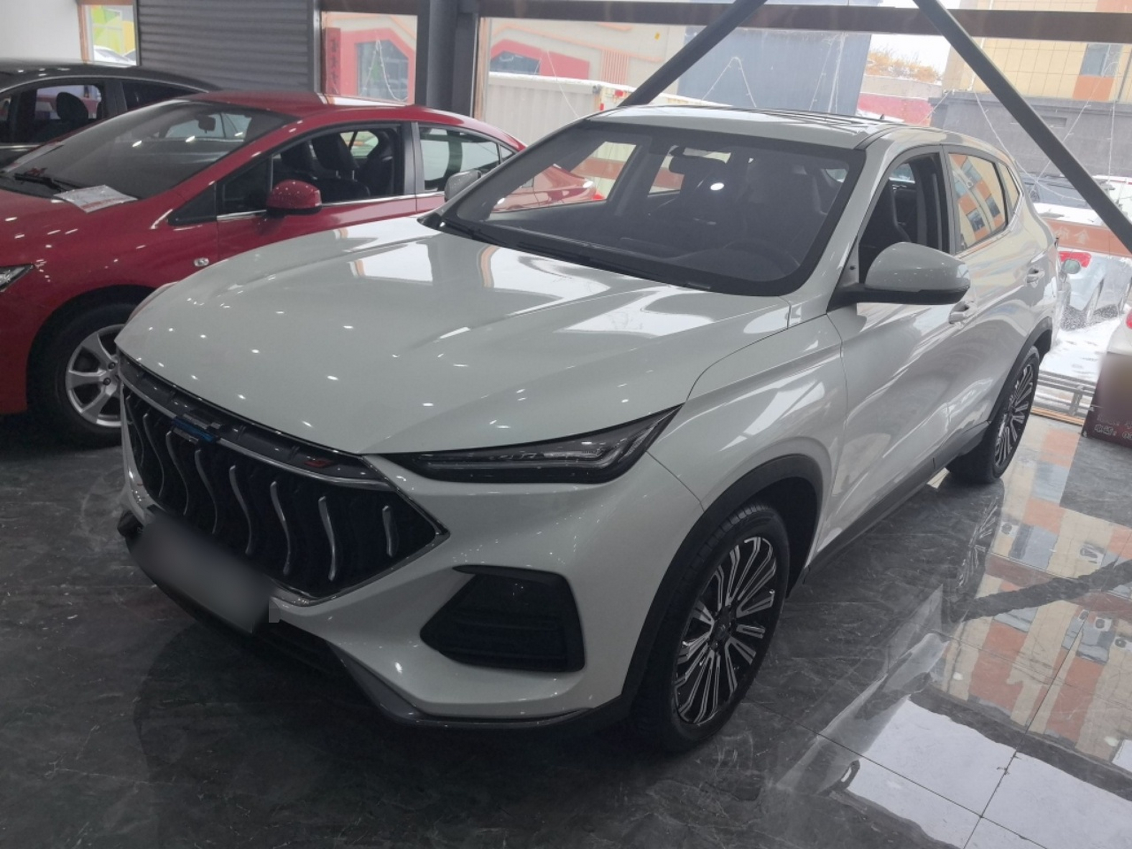 Под передней частью автомобиля