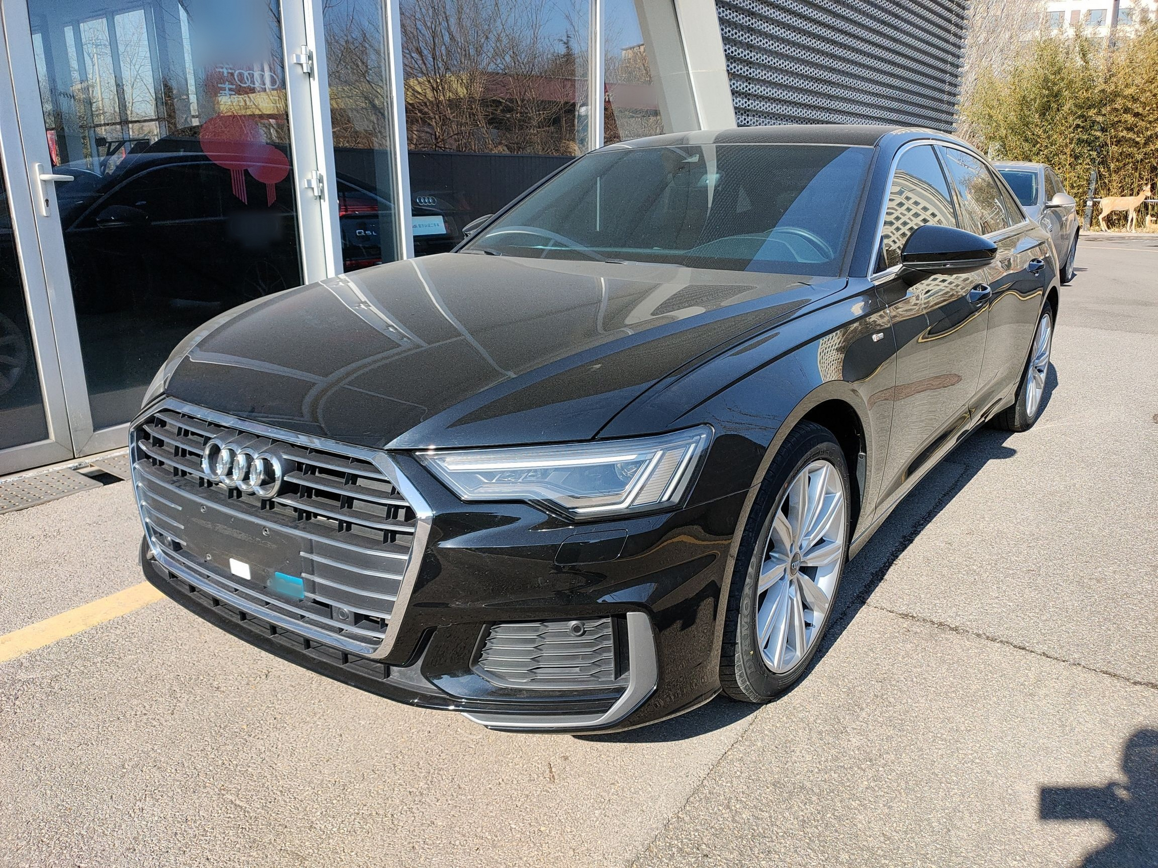 Под передней частью автомобиля