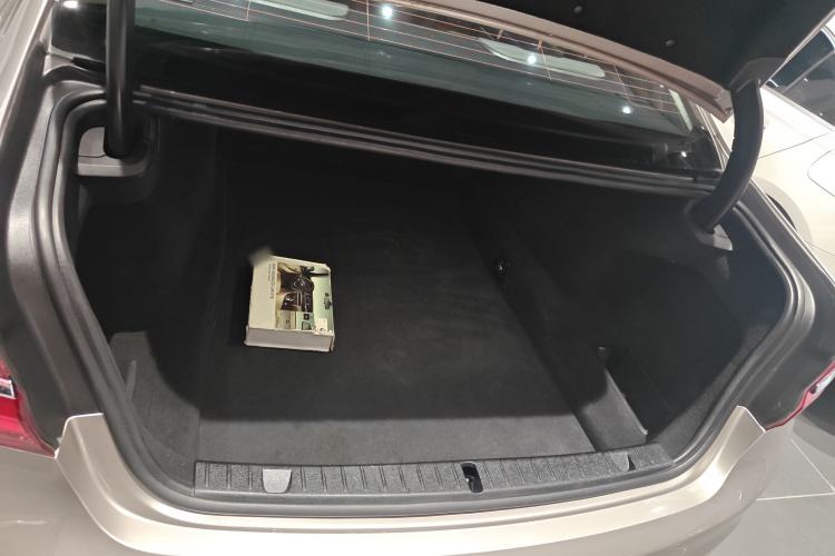 Used BMW 7 Series 2016 730Li Leading Model
