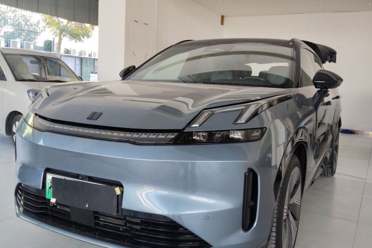 Used Lynk & Co 08 EM-P 2025 220 km All-Wheel-Drive Performance Halo