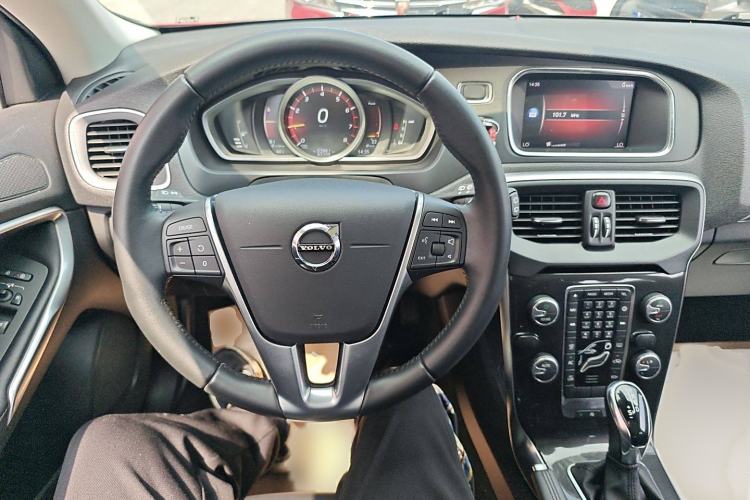 Used Volvo V40 2019 T3 Zhiyi Edition
