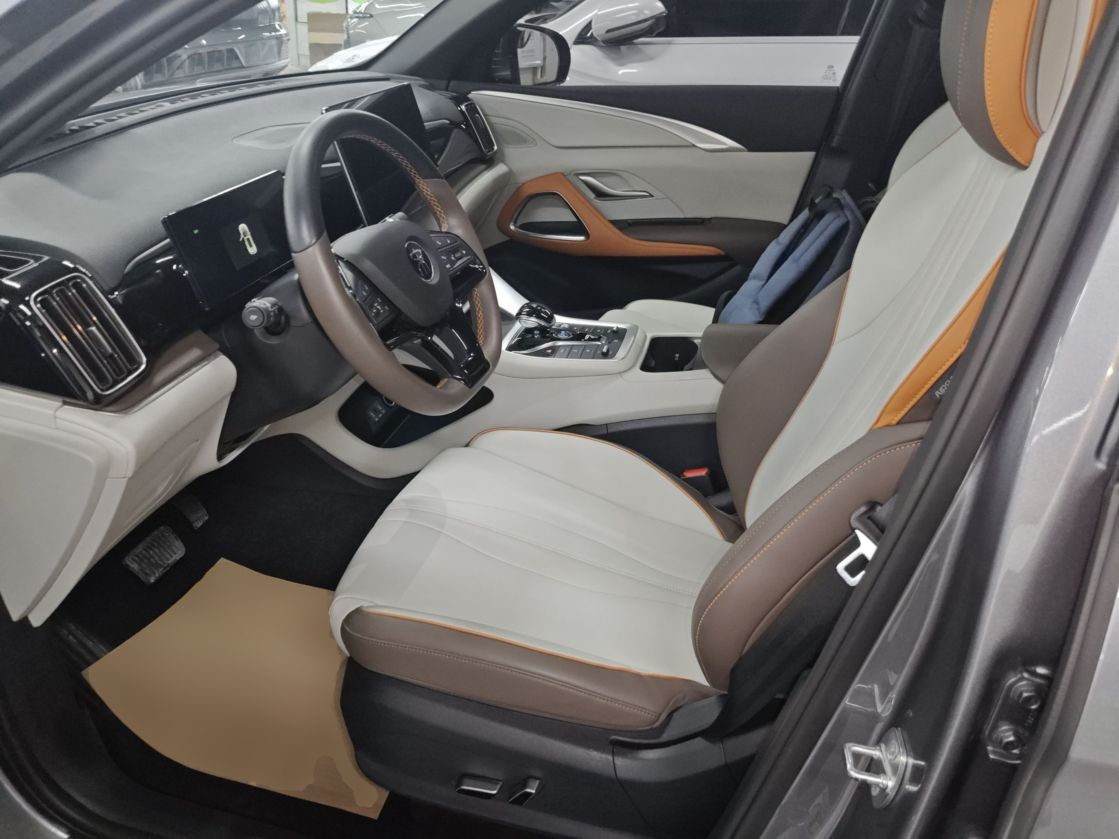 Переднее сиденье в автомобиле