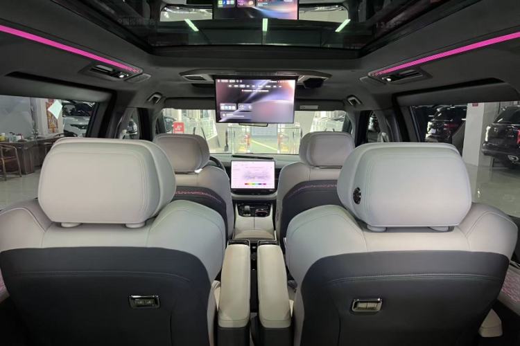 Used Zeekr 009 2024 Six-Seat Executive Version 4WD 108 kWh