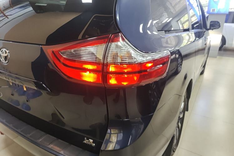 Used Toyota Sienna 2019 3.5L Two-Wheel Drive LE Trim 7 Seats U.S. Specification
