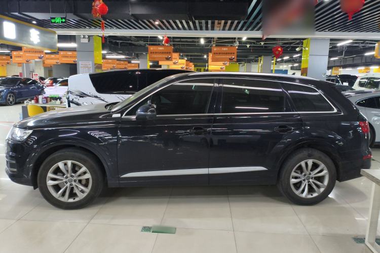 Used Audi Q7 2018 40 TFSI Comfort Model
