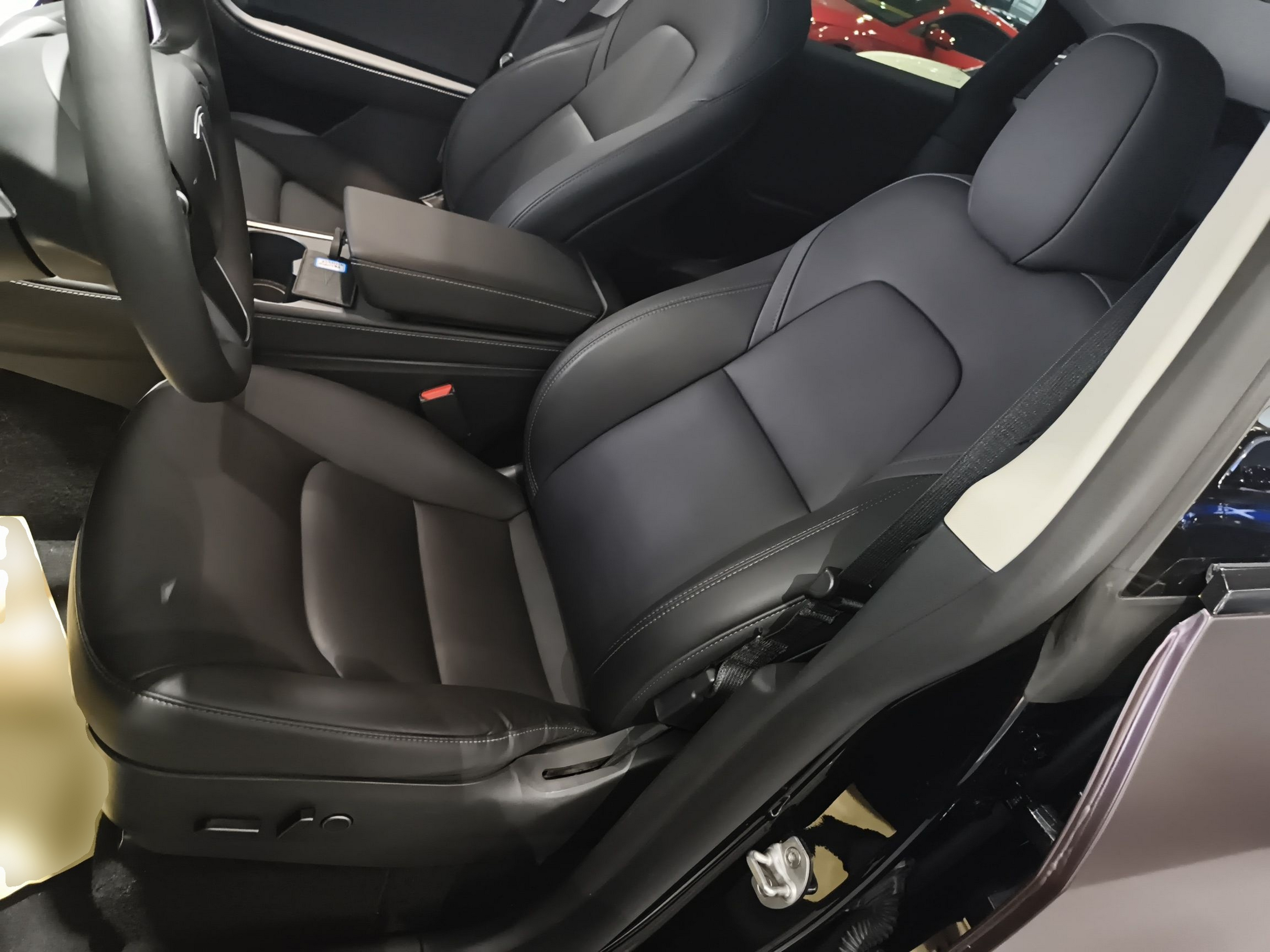 Переднее сиденье в автомобиле