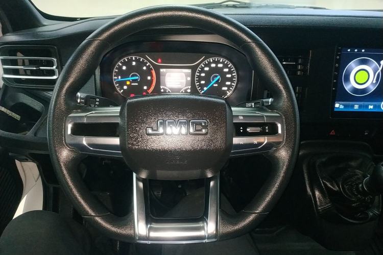 Used JMC Fushun 2023 2.0T Manual Short-Wheelbase Mid-Height Commercial Multi-Purpose 5-Seater Passenger Vehicle
