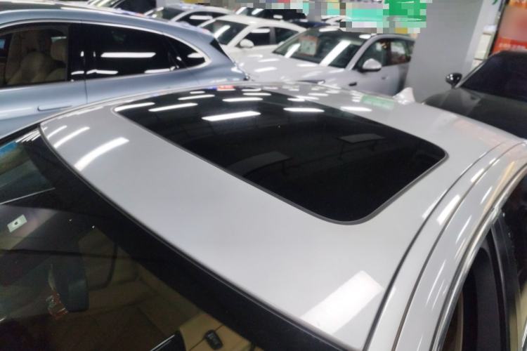 Used BMW 5 Series 2014 528Li Leading Model
