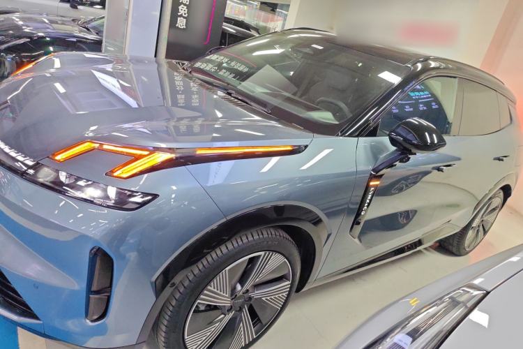 Used Lynk & Co 08 EM-P 2025 220 km All-Wheel-Drive Performance Halo
