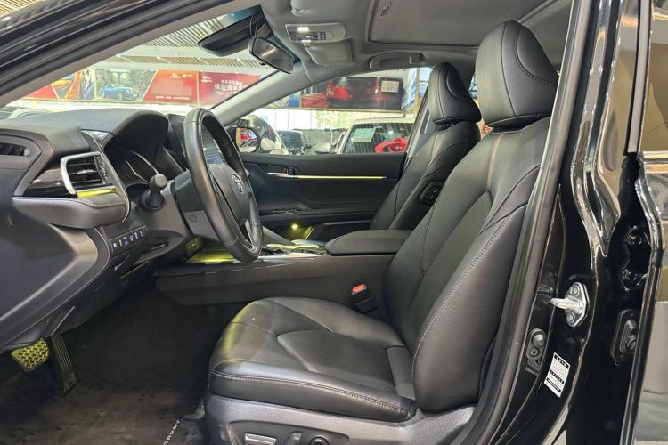 Used Toyota Camry 2021 2.0G Luxury Edition
