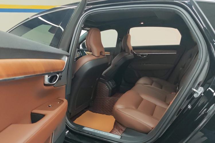 Used Volvo S90 2023 B5 Zhiyi Luxury Edition
