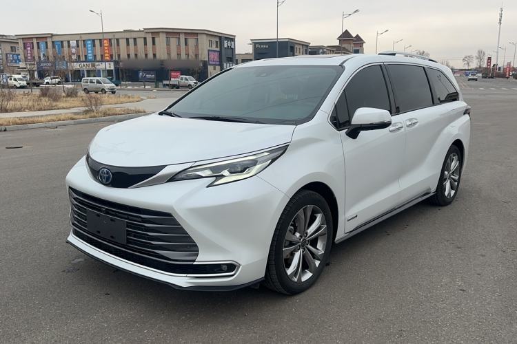 Used Toyota Sienna 2023 2.5L Hybrid Deluxe Edition