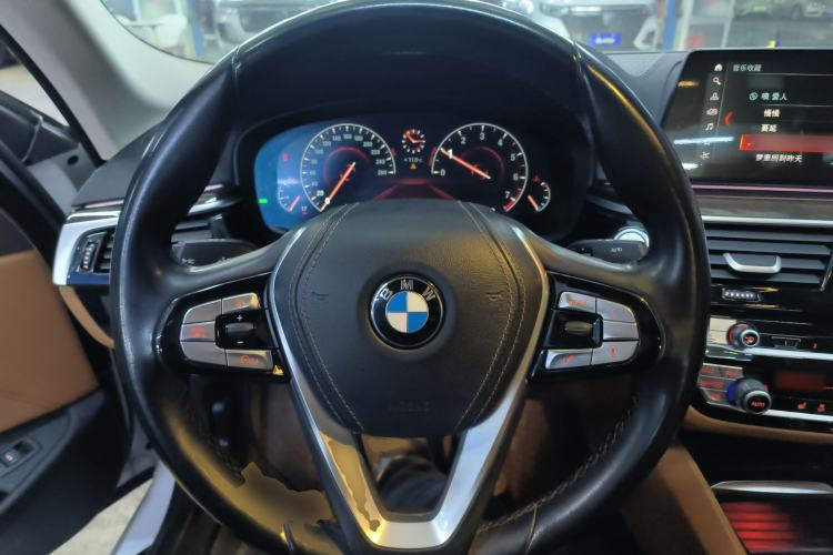 Used BMW 5 Series 2019 525Li Luxury Package
