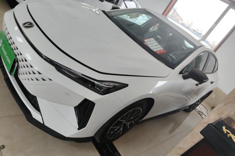 Used Changan UNI-V iDD 2024 Blue Whale Smart Electric iDD 136km Smart & Fun Model
