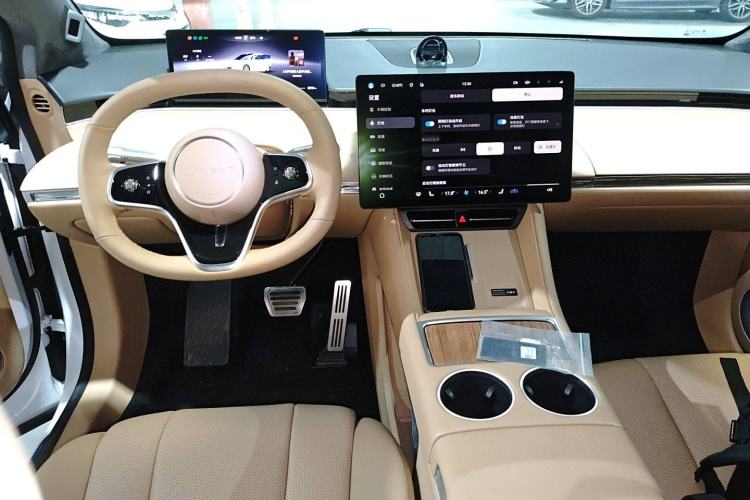 Used Hima Luxeed R7 2024 All-Electric 802 km Max
