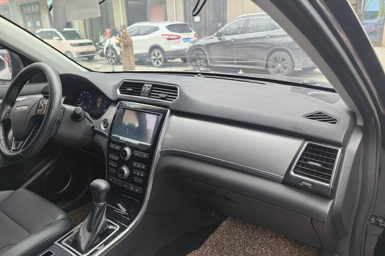 Used Haval H2 2017 Red-Label 1.5T Automatic Two-Wheel Drive Luxury Model
