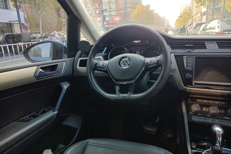 Used Volkswagen Touran 2018 Volkswagen Touran L 280TSI DSG Comfort Edition 7 Seats China VI Standard
