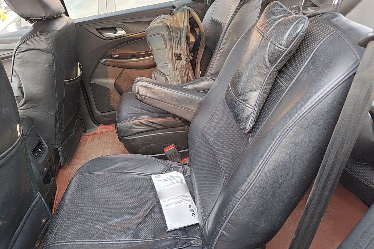 Used Baojun 730 2019 1.5L Manual Fashion Model 7-seater China VI
